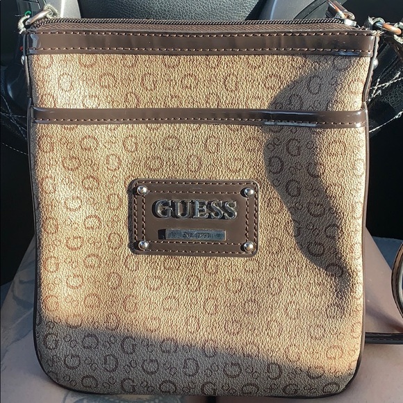 Guess purse - Picture 1 of 4
